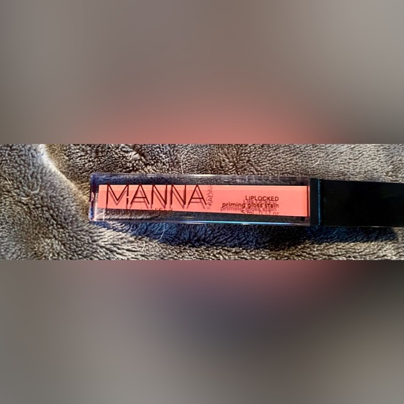 2 lipstick/glosses full sized. Manna Kadar and Passport to Beauty - Picture 2 of 5